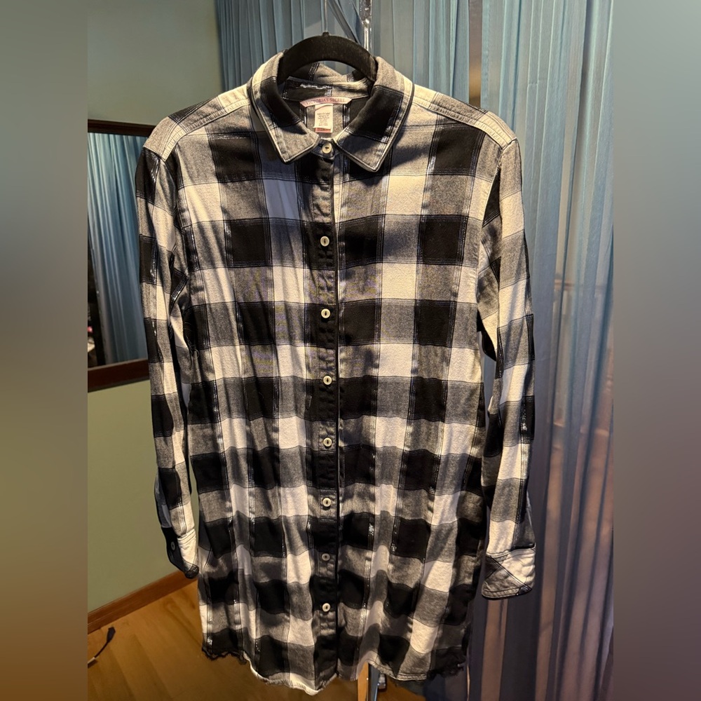 Victoria’s Secret shirt size M